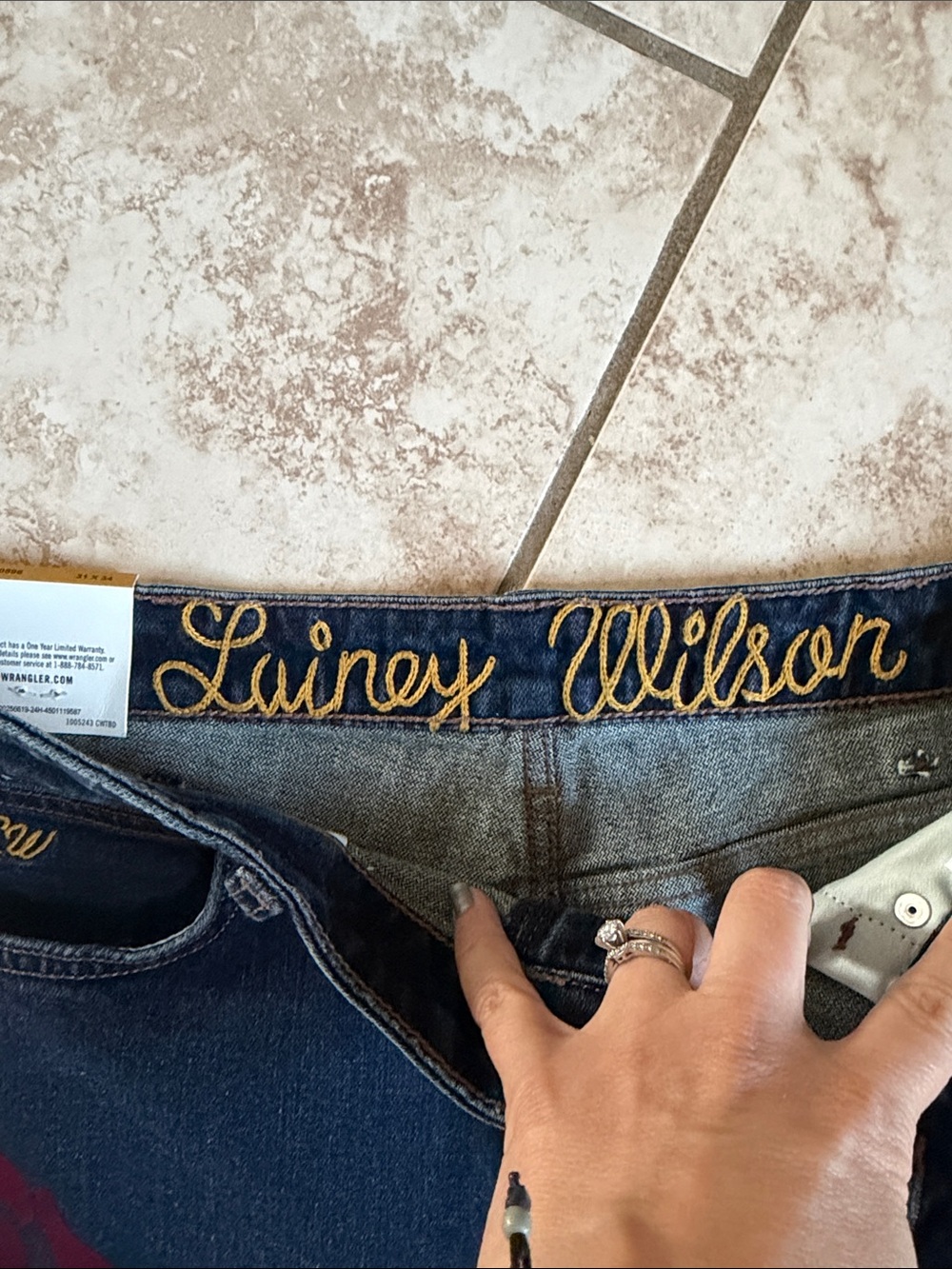 NWT Lainey Wilson x Wrangler flare jeans 31x34 - Picture 2 of 7